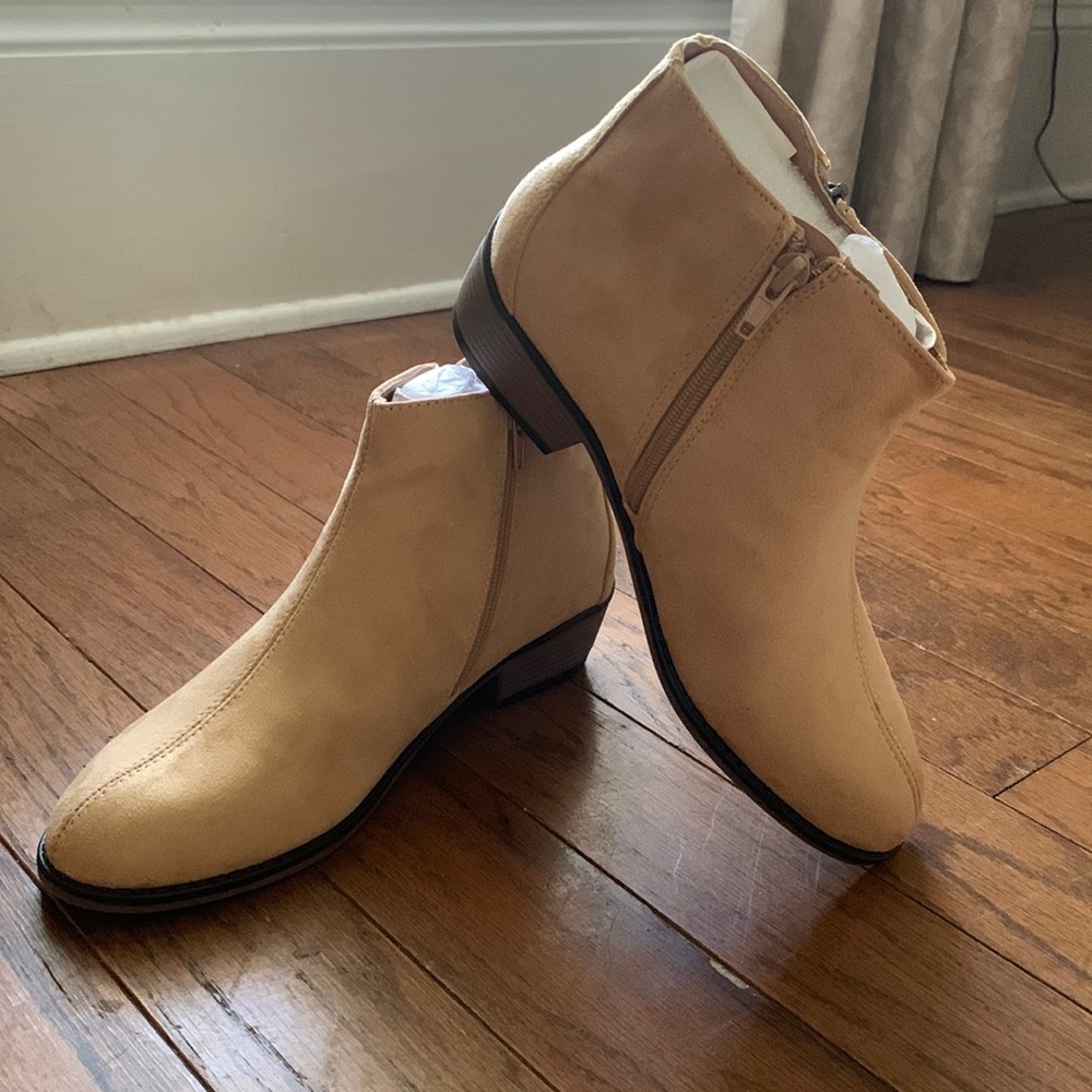 Brand new Light brown suede boots size 8